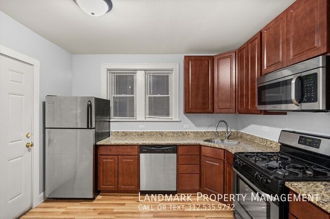 Building Photo - 4144 N Mozart-Unit 1W