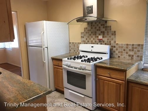 Building Photo - 3 br, 1 bath House - 129 El Monte Avenue