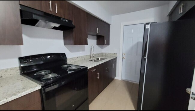 Foto del edificio - 508 N Rosland Dr