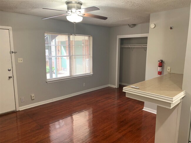 Foto del edificio - 8715 Timberside Dr