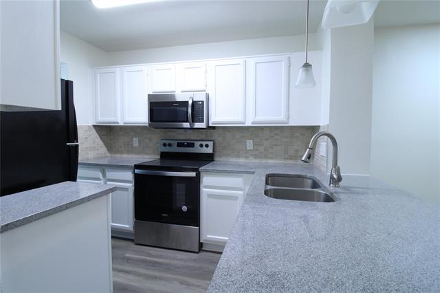 Foto del edificio - 605 Carriagehouse Ln