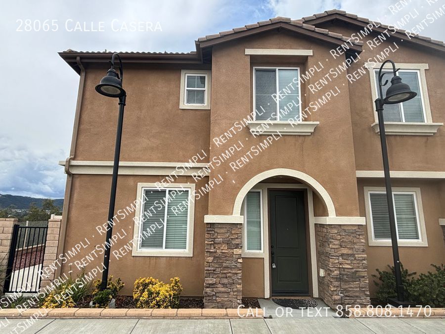 Primary Photo - Beautiful 3 BR 2.5 BA Townhome for Lease!