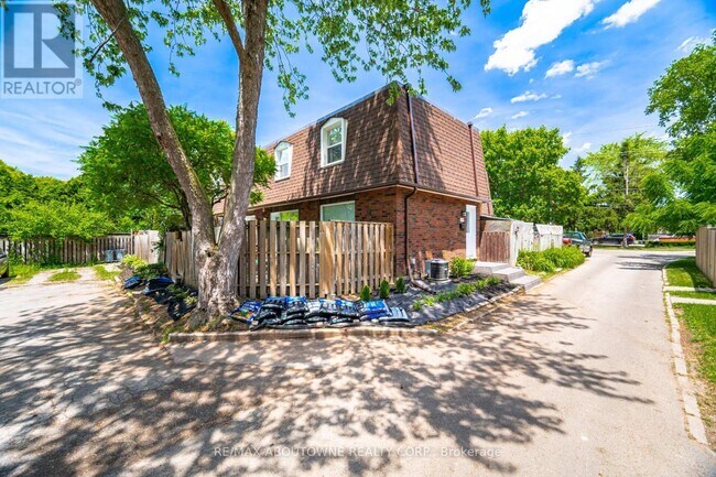 Photo du bâtiment - 674 Francis Rd