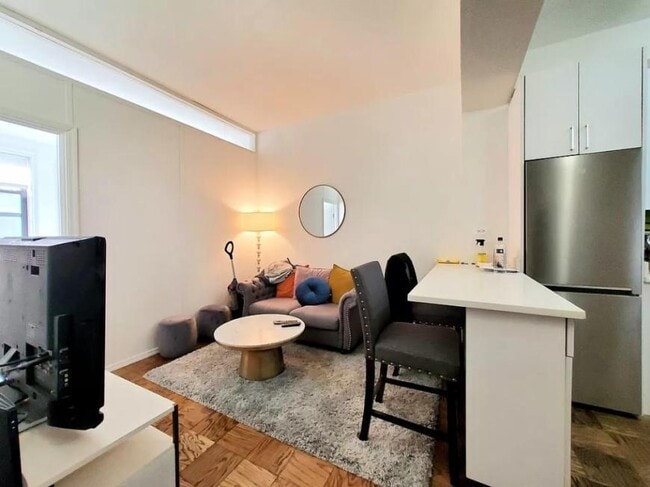 Building Photo - 2 bedroom in NEW YORK NY 10011