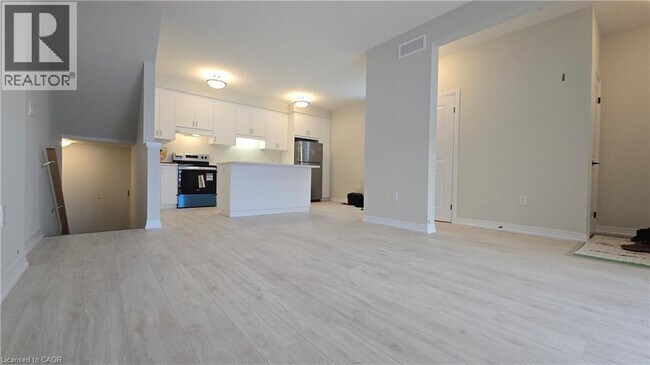 Building Photo - 525 Erinbrook Dr