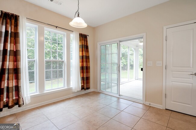 Building Photo - 102 Begonia Ct