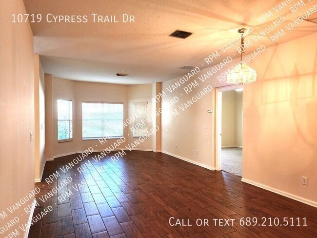 Building Photo - 10719 Cypress Trail Dr