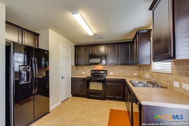 Building Photo - 786 Great Oaks Dr