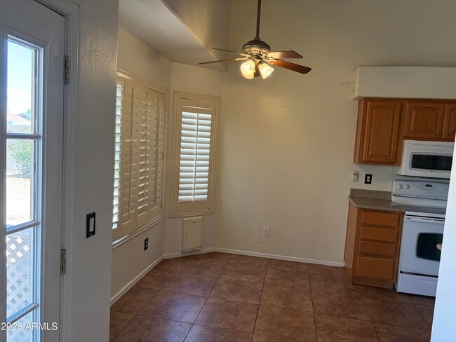 Building Photo - 222 W Caroline Ln