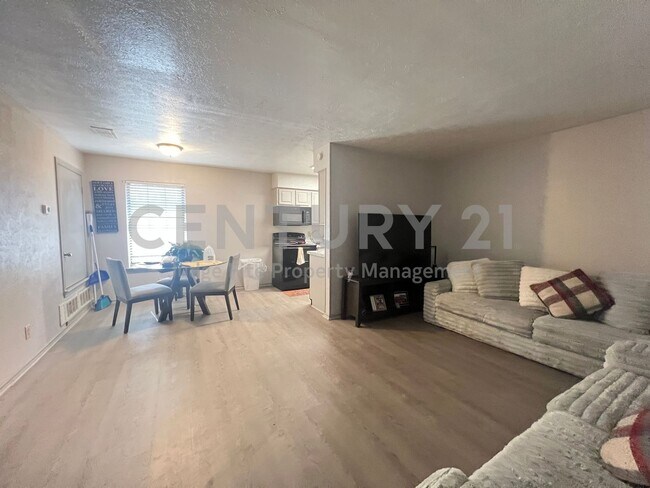 Photo - 1108 N. Elm Street #6 Apartment