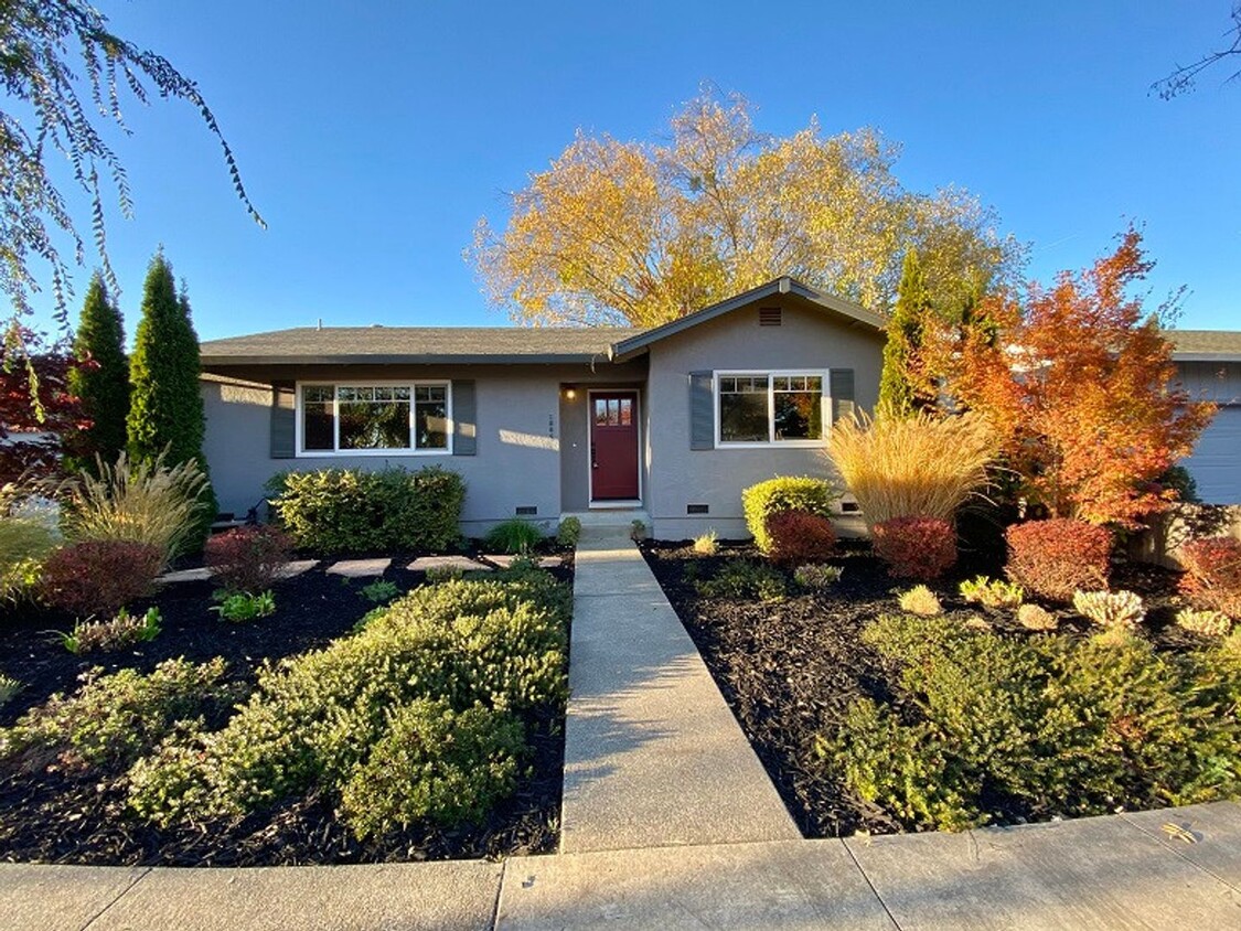 Foto principal - Adorable Two Bedroom Yountville Home