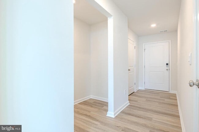 Building Photo - 110 Charing Cross Dr