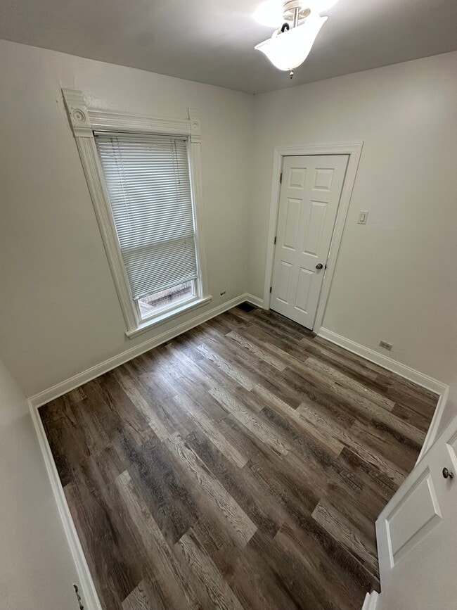 Foto del edificio - 1928 N Keeler Ave