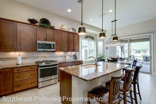 Foto del edificio - 2 br, 2.5 bath House - 16740 W Monte Vista Rd