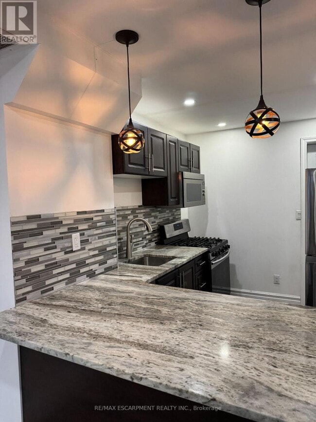 Building Photo - 1152 King St E