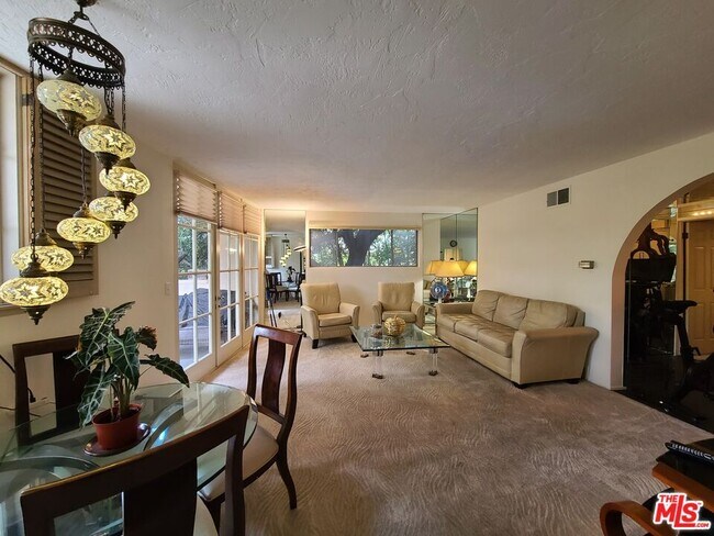 Foto del edificio - 933 Hilgard Ave