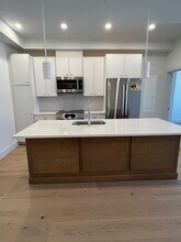 Building Photo - 105 Sea St