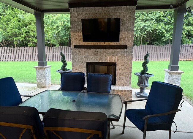 Building Photo - 344 Kendallwood Dr