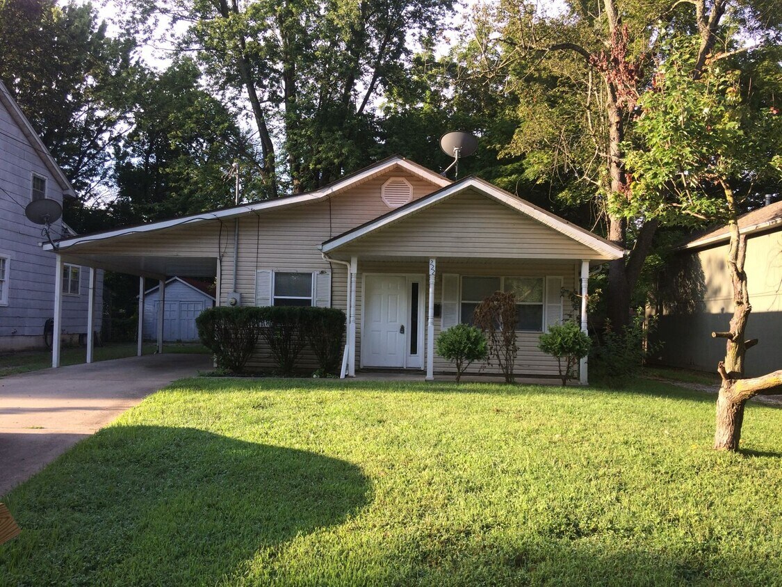 Foto principal - Charming home with a carport