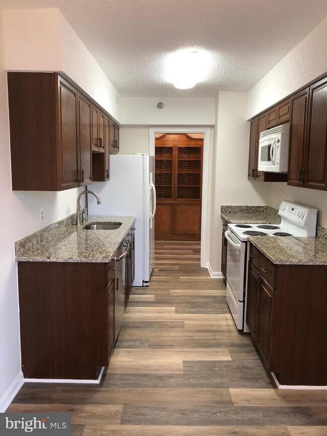 Foto del edificio - 5800 Nicholson Ln