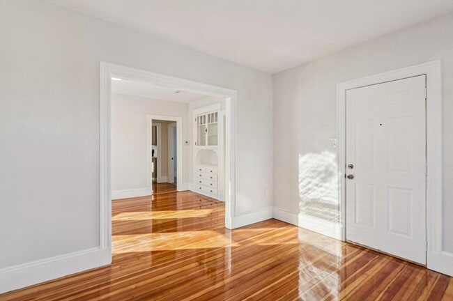 Building Photo - 559 Hyde Park Ave