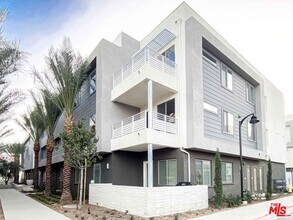 Building Photo - 1893 Union St