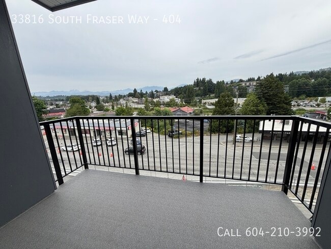 Building Photo - Cozy Condo in Prime Location