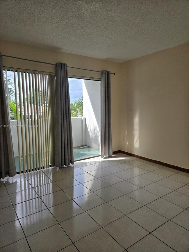 Building Photo - 130 S Shore Dr