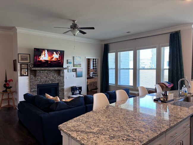 ¡Mobiliario de lujo en toda la casa! - 62 Fox Cove Rd