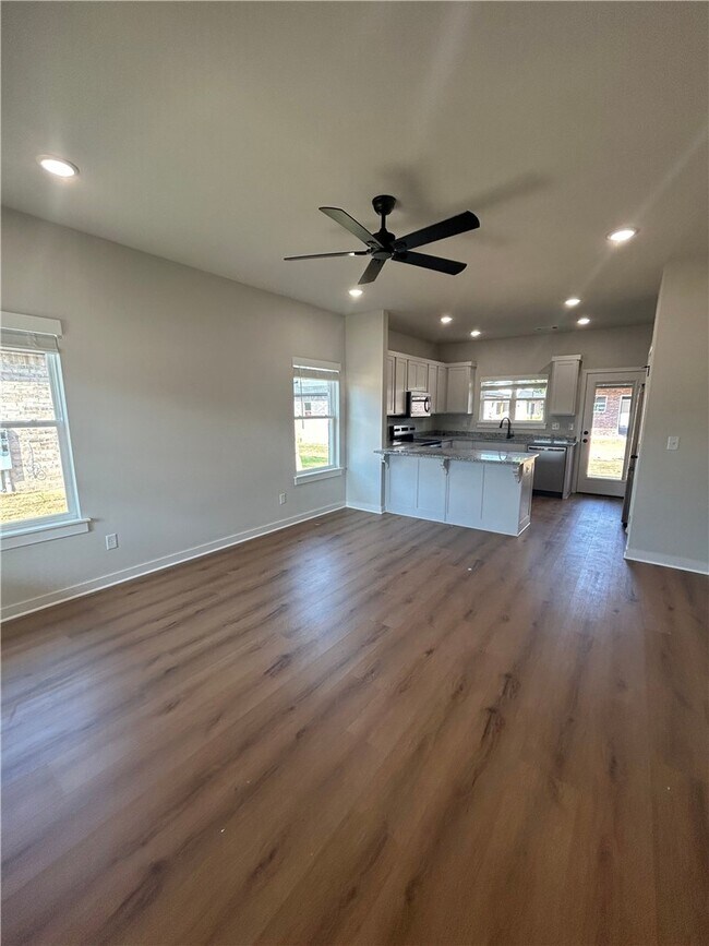 Building Photo - 623 Cosmos St