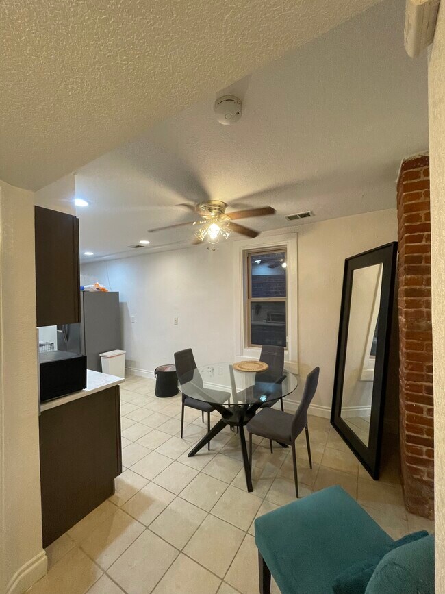 Foto del edificio - 3108 N Clay St