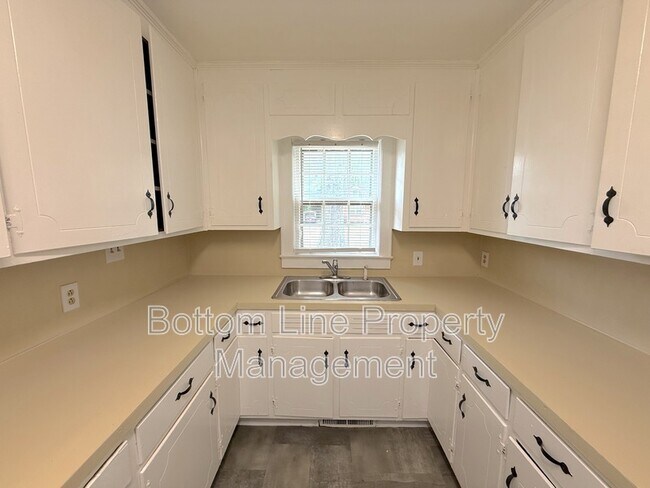 Foto del edificio - 4424 Hovis Rd