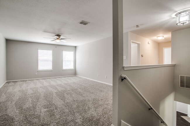 Building Photo - 2201 Itasca Dr