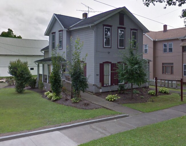 Foto del edificio - 765 Park Ave