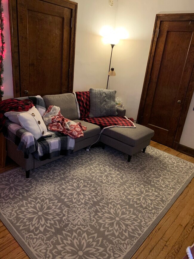 Living room area furnished - 19035 Old Detroit Rd