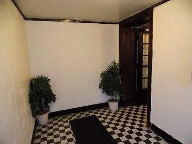 Foto del edificio - 1810 W 78th St
