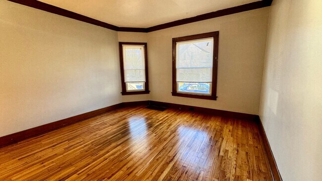 Building Photo - 612-614 Pettibone NW