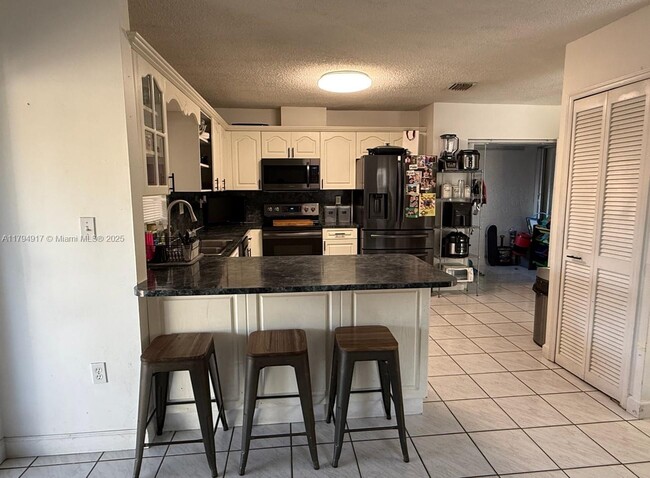 Foto del edificio - 973 NW 132nd Ave W