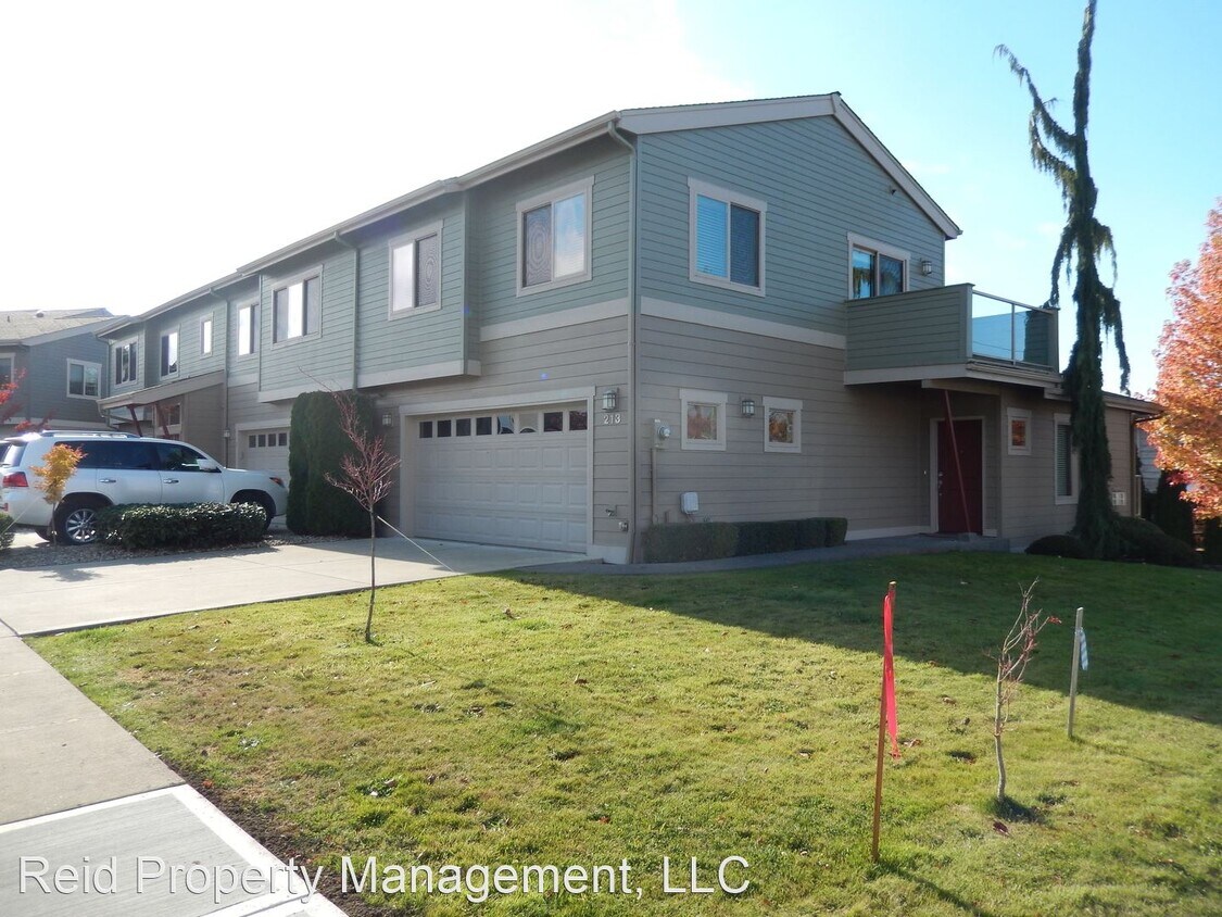 Primary Photo - 2 br, 2.5 bath House - 213 Apple St