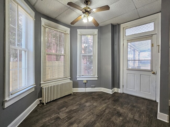 Building Photo - 1358 W Main St