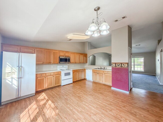 Foto del edificio - 604 Chateau Dr