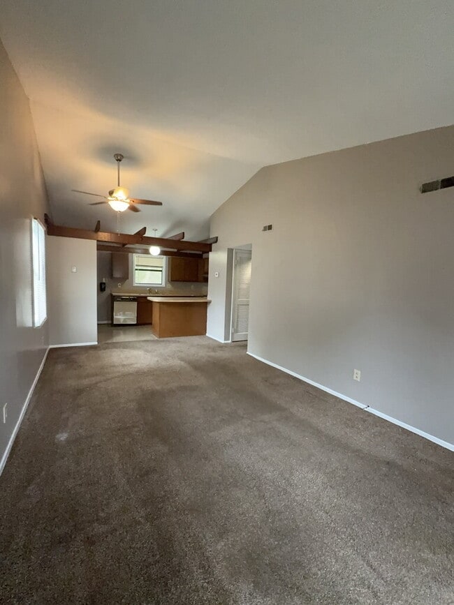 Building Photo - 117 Village Cir