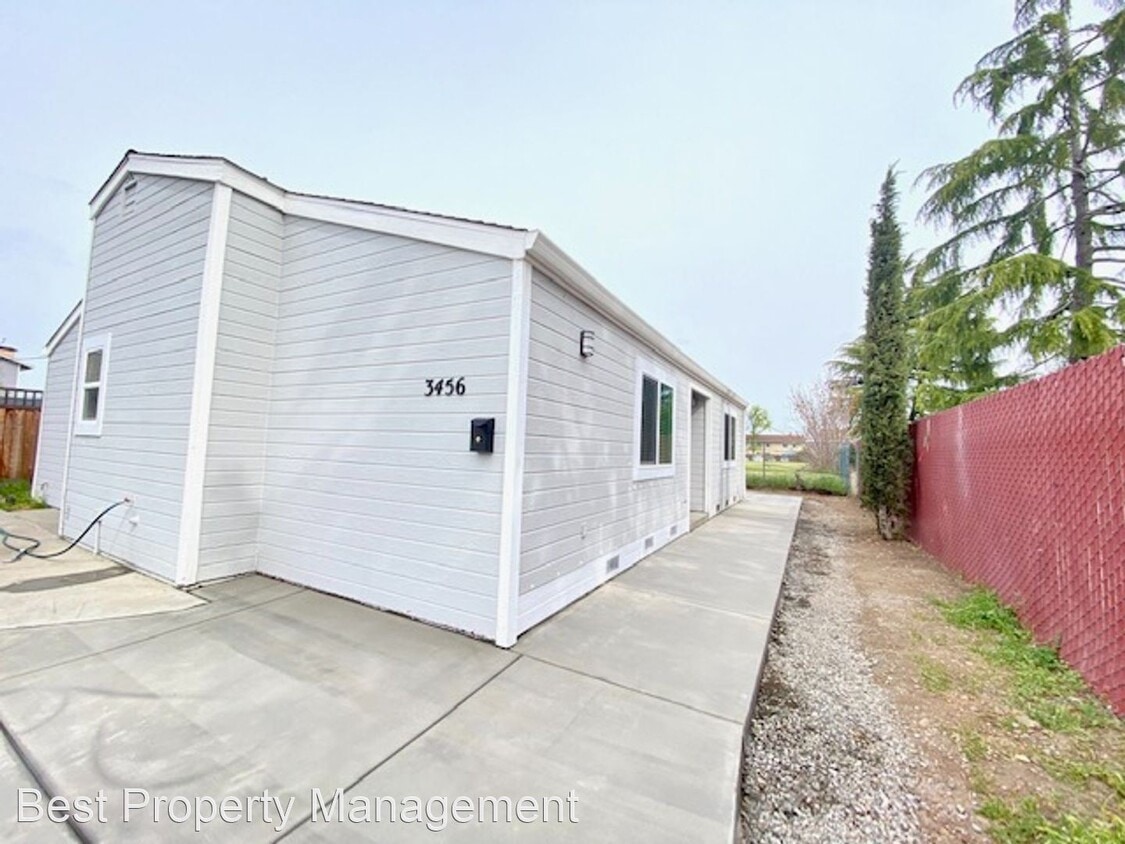 Primary Photo - 3 br, 2 bath House - 3456 East Ave