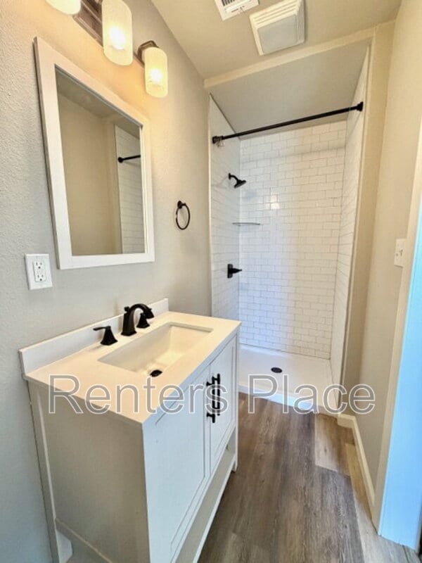 Building Photo - 108 E Mill Ave