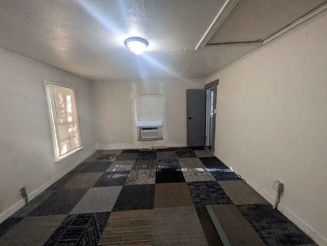 Building Photo - 2341 Ashley St