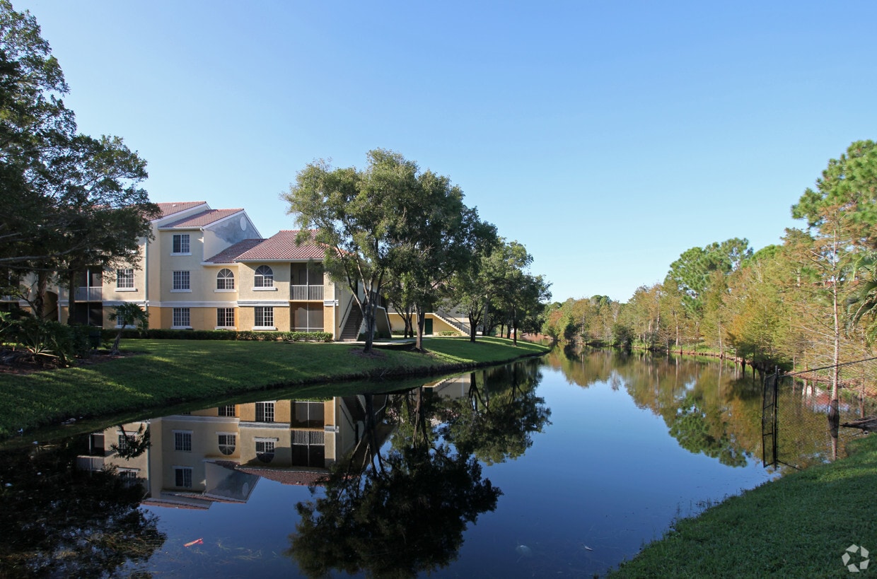 Island Shores Apartments in Greenacres, FL