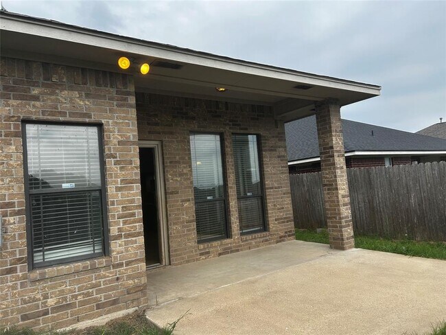 Building Photo - 3714 Dove Hollow Ln