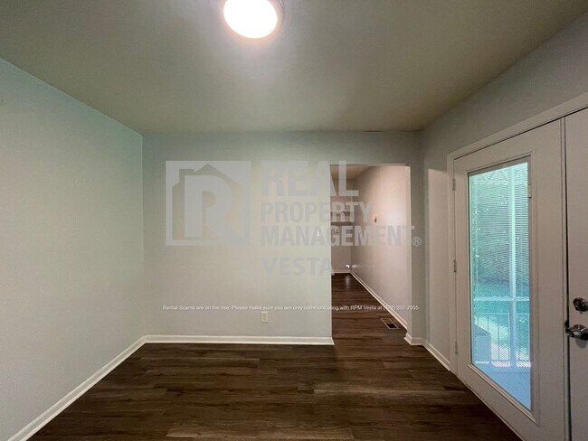 Building Photo - Recently Updated Three Bedroom Home in Wes...