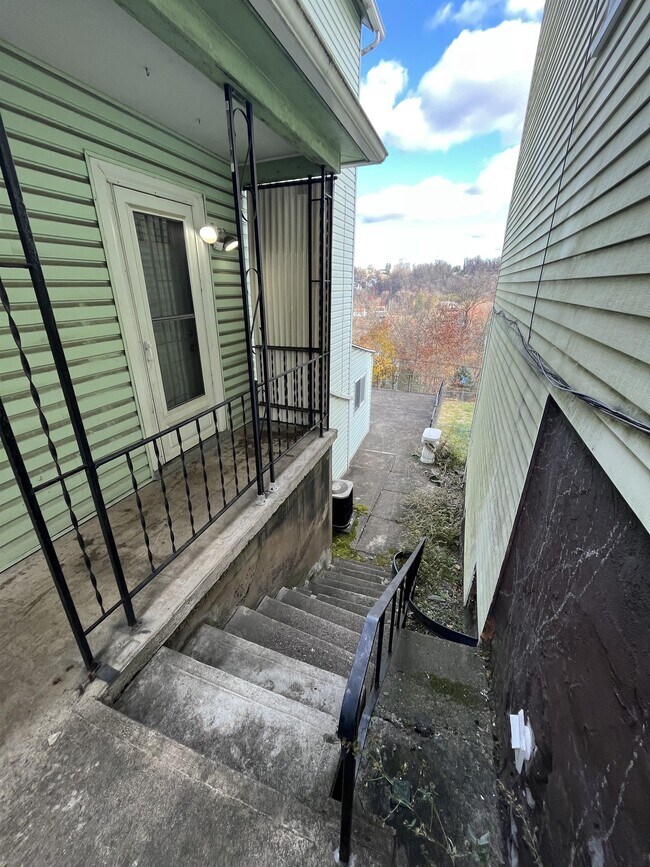Building Photo - 1511 Ridge Ave