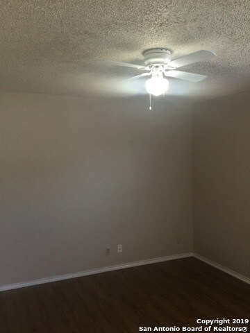 Foto del edificio - 10603 Starcrest Dr